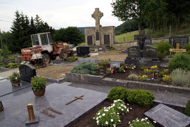 Unser Friedhof wird verschoenert 2008 Bild Nr.032